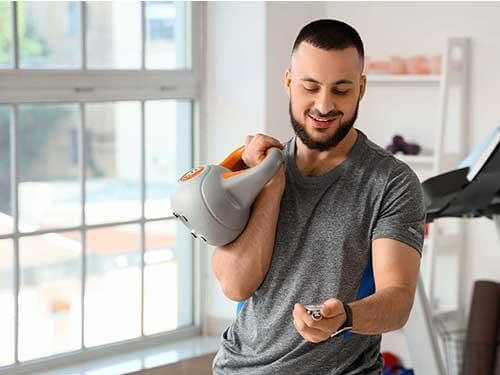Vježbe s kettlebellom kod kuće – kako trenirati?